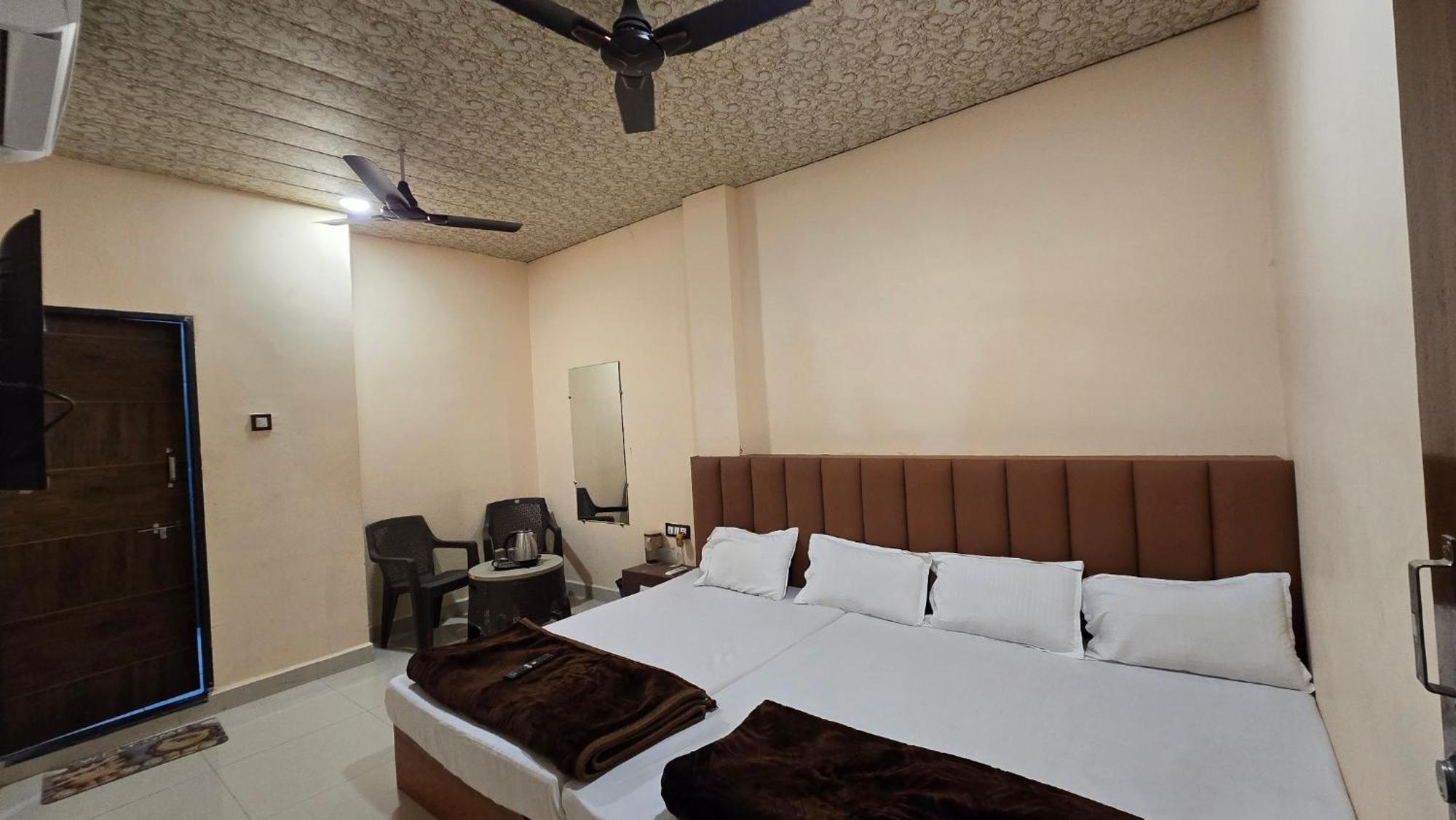 Hotel Maheshwari Green'S اوجاين المظهر الخارجي الصورة