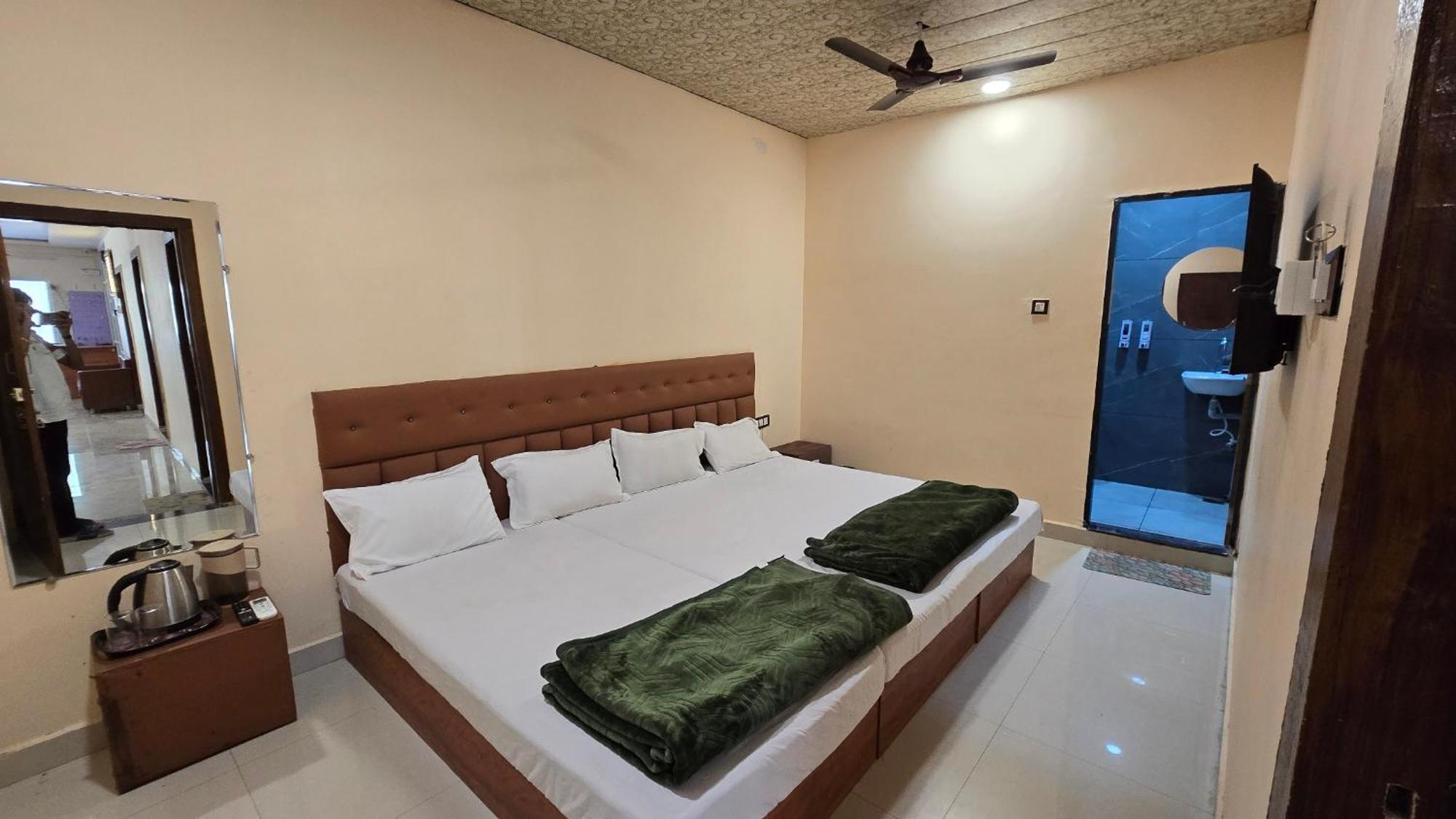Hotel Maheshwari Green'S اوجاين المظهر الخارجي الصورة
