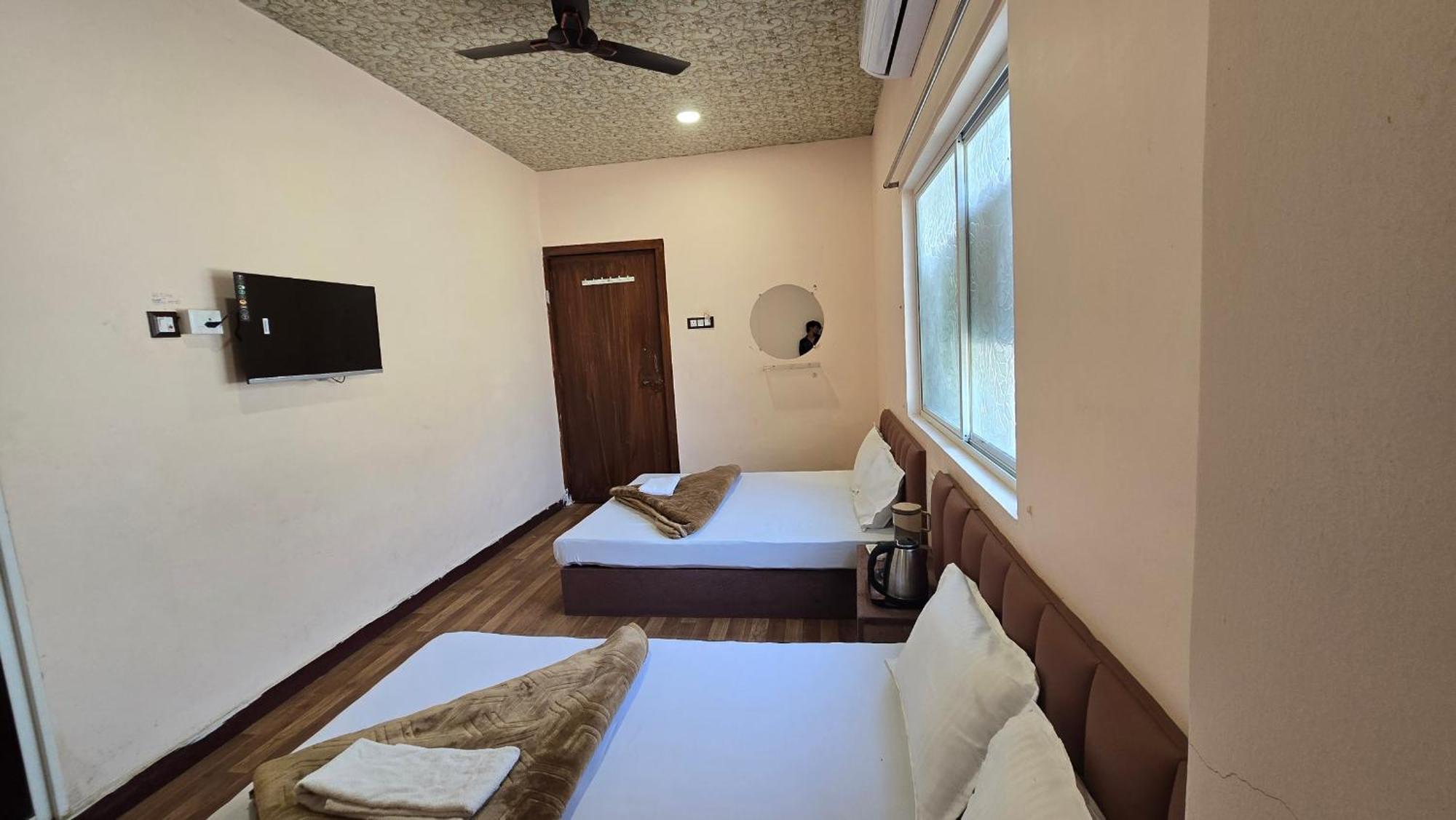 Hotel Maheshwari Green'S اوجاين المظهر الخارجي الصورة