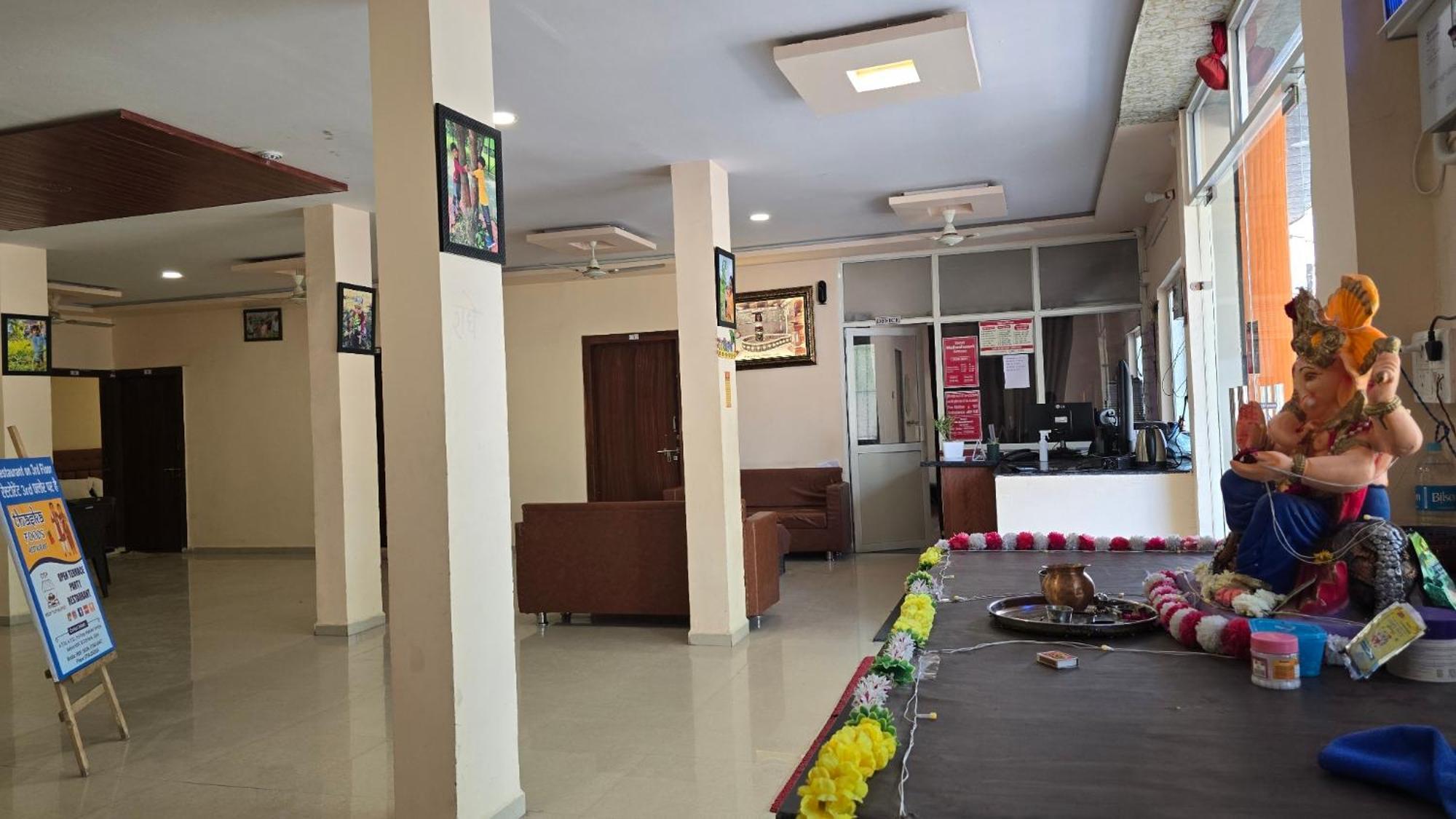 Hotel Maheshwari Green'S اوجاين المظهر الخارجي الصورة
