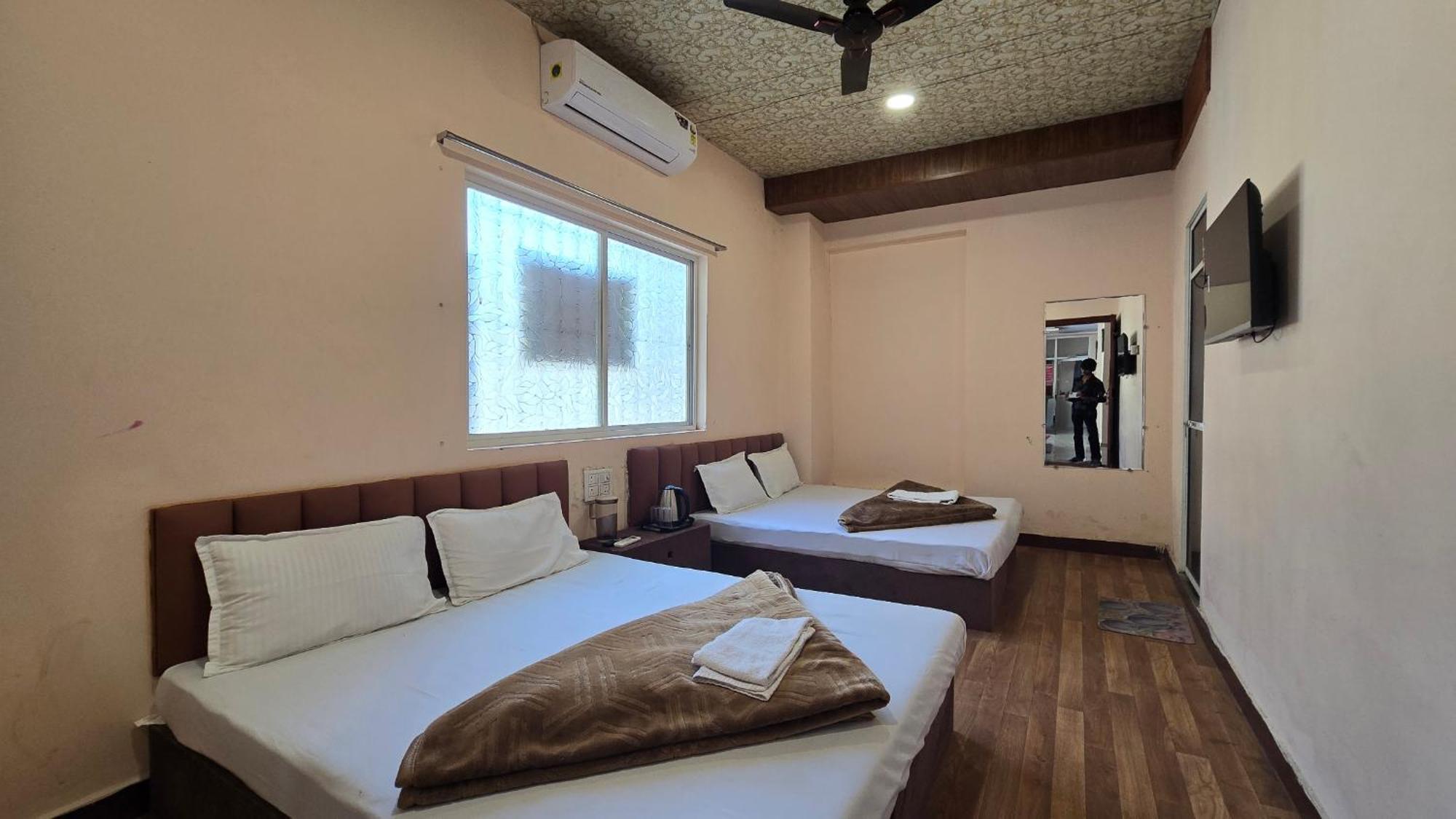 Hotel Maheshwari Green'S اوجاين المظهر الخارجي الصورة