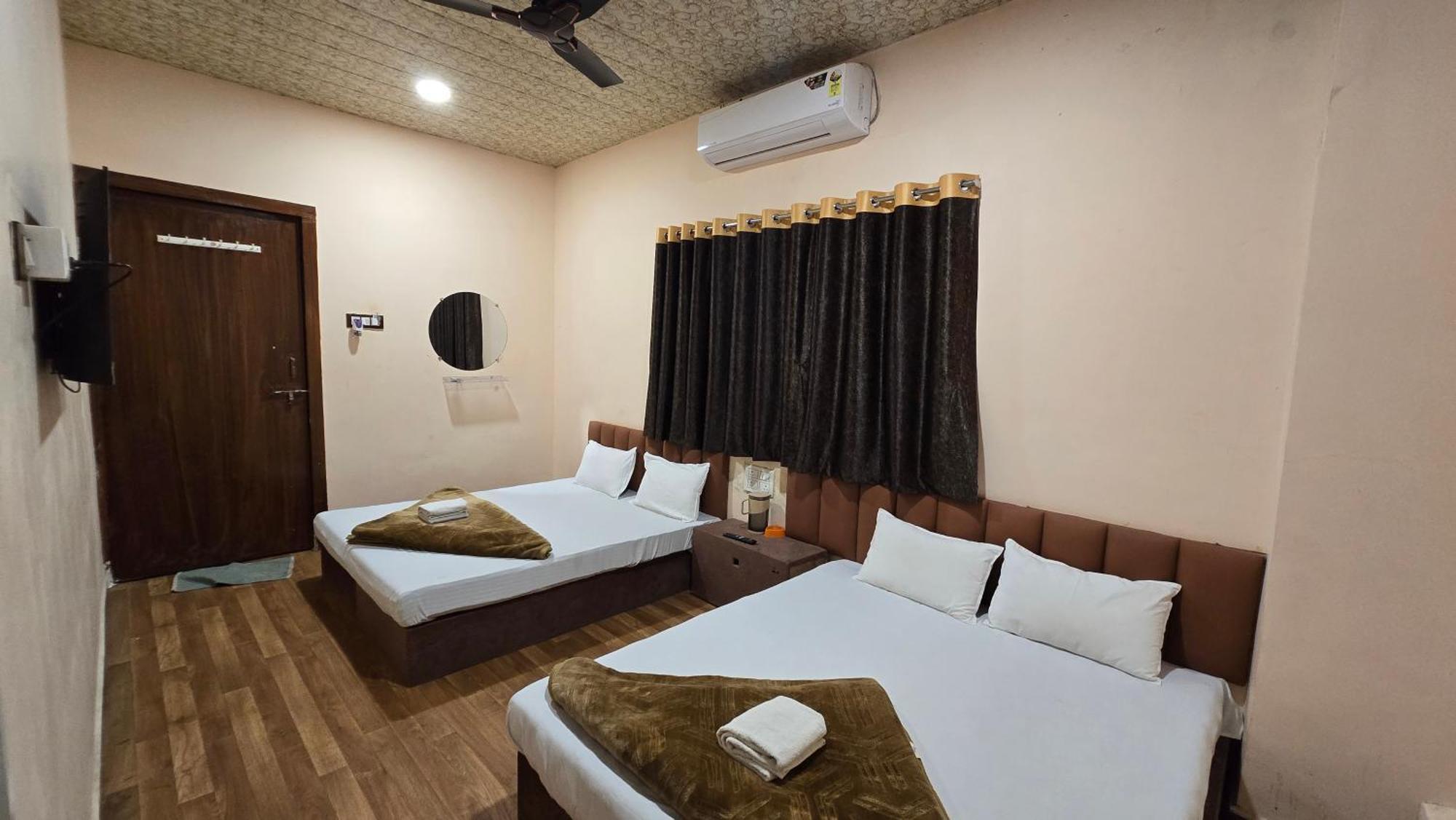 Hotel Maheshwari Green'S اوجاين المظهر الخارجي الصورة
