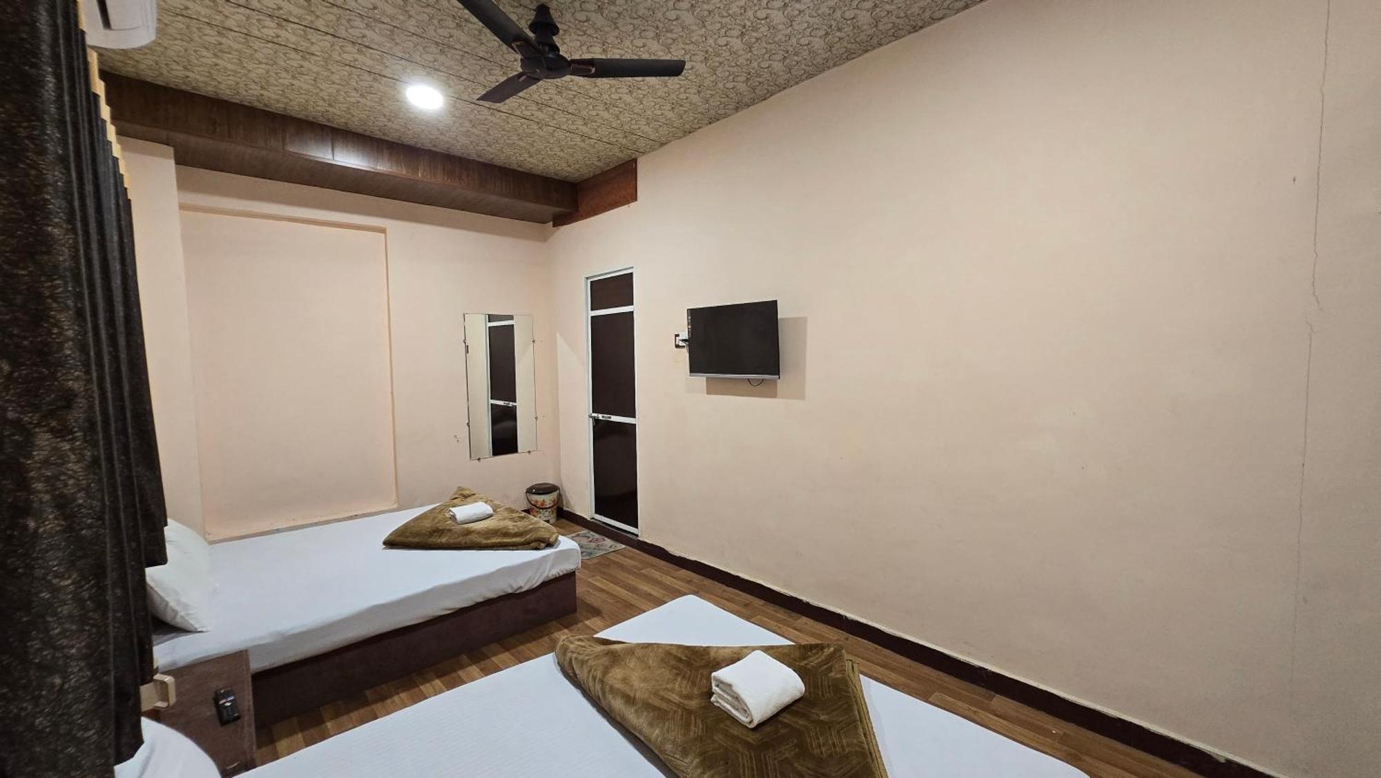 Hotel Maheshwari Green'S اوجاين المظهر الخارجي الصورة