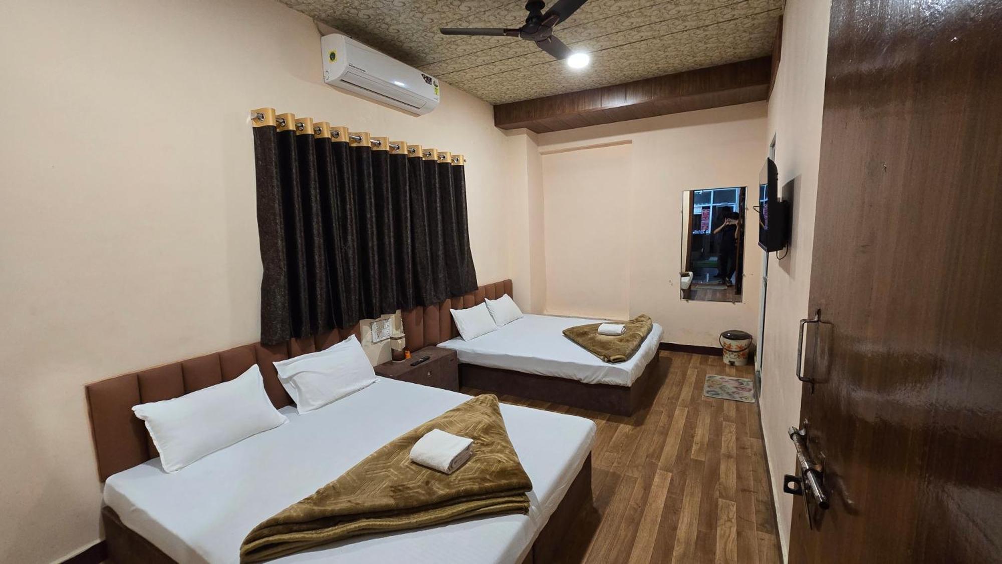 Hotel Maheshwari Green'S اوجاين المظهر الخارجي الصورة